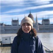 Estudiante de Traducción e Interpretación (francés y ruso) en la UAB y voluntaria internacional en el tiempo libre. Soy una persona interdisciplinar y polivalente, así que aunque mi rama es la humanística, también puedo ayudar en otras materias